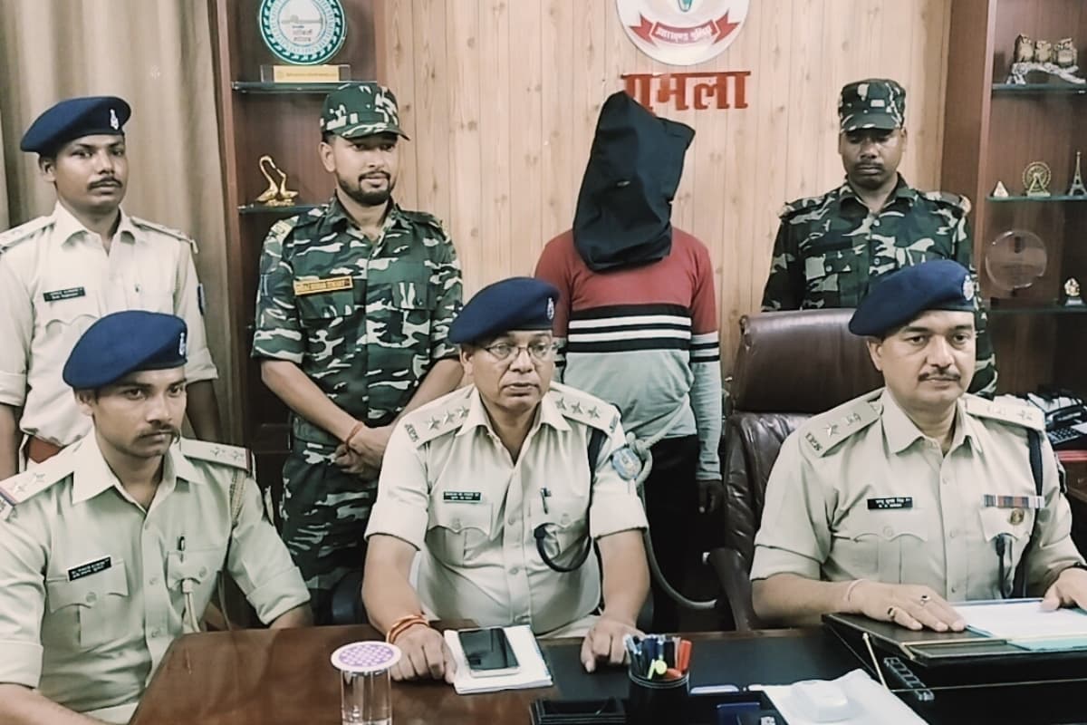 झारखंड में 10 लाख रुपये का इनामी नक्सली गिरफ्तार, पुलिस ने ऐसे बिछाया जाल