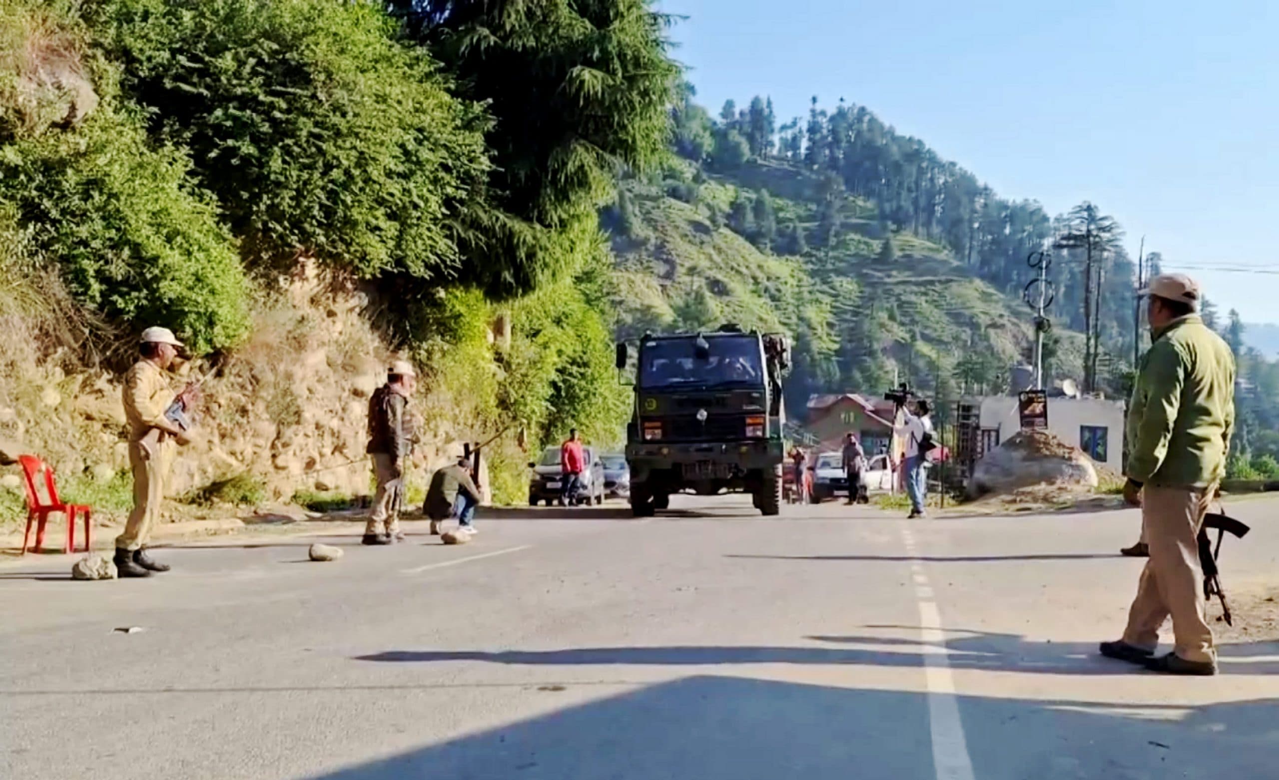 Terrorist Attack: जम्मू-कश्मीर में आतंकी हमला, दो मजदूरों की मौत, दो घायल