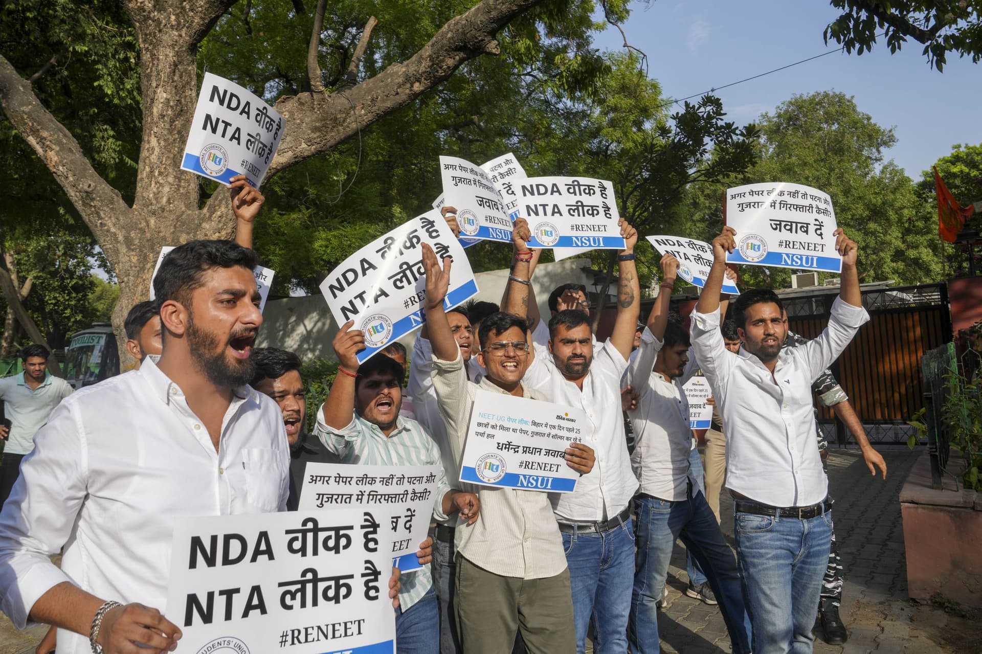 NEET-UG परीक्षा पर क्यों मचा है बवाल, जानें हर सवाल के जवाब