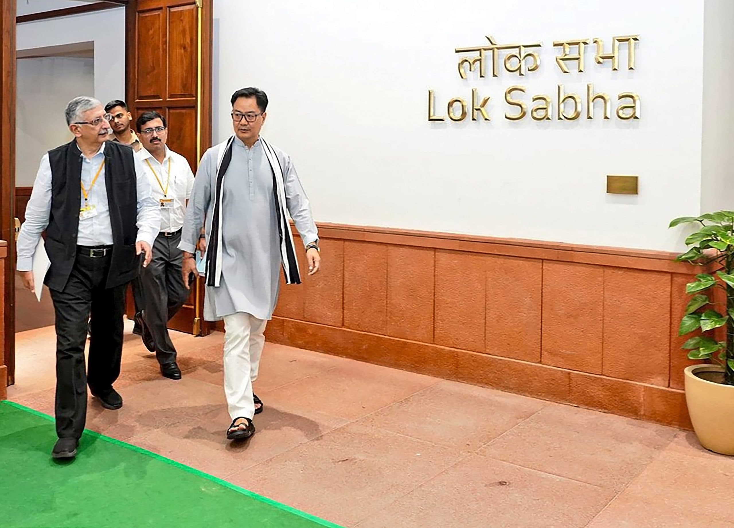 Parliament Session: प्रोटेम स्पीकर को लेकर लोकसभा में मच सकता है हंगामा