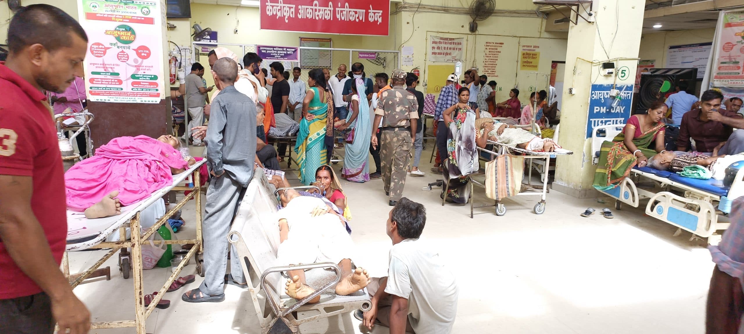 स्ट्रेचर व बेड के लिए बहाना पड़ रहा पसीना, ANMMCH में अव्यवस्था के बीच हो रहा हीट वेव पीड़ित मरीजों का इलाज