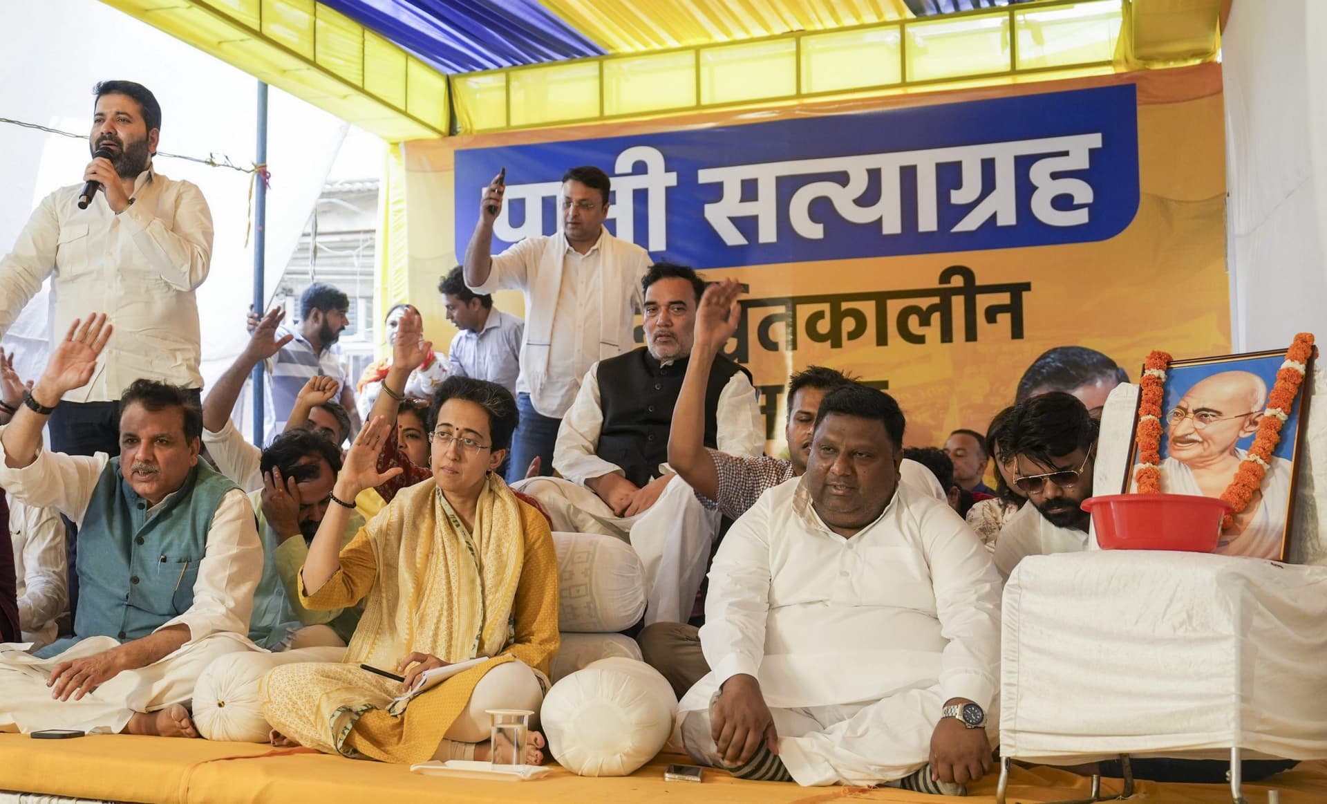 Delhi Water Crisis: अनशन पर बैठी आतिशी की बिगड़ी हालत, अस्पताल में भर्ती होने से किया इनकार