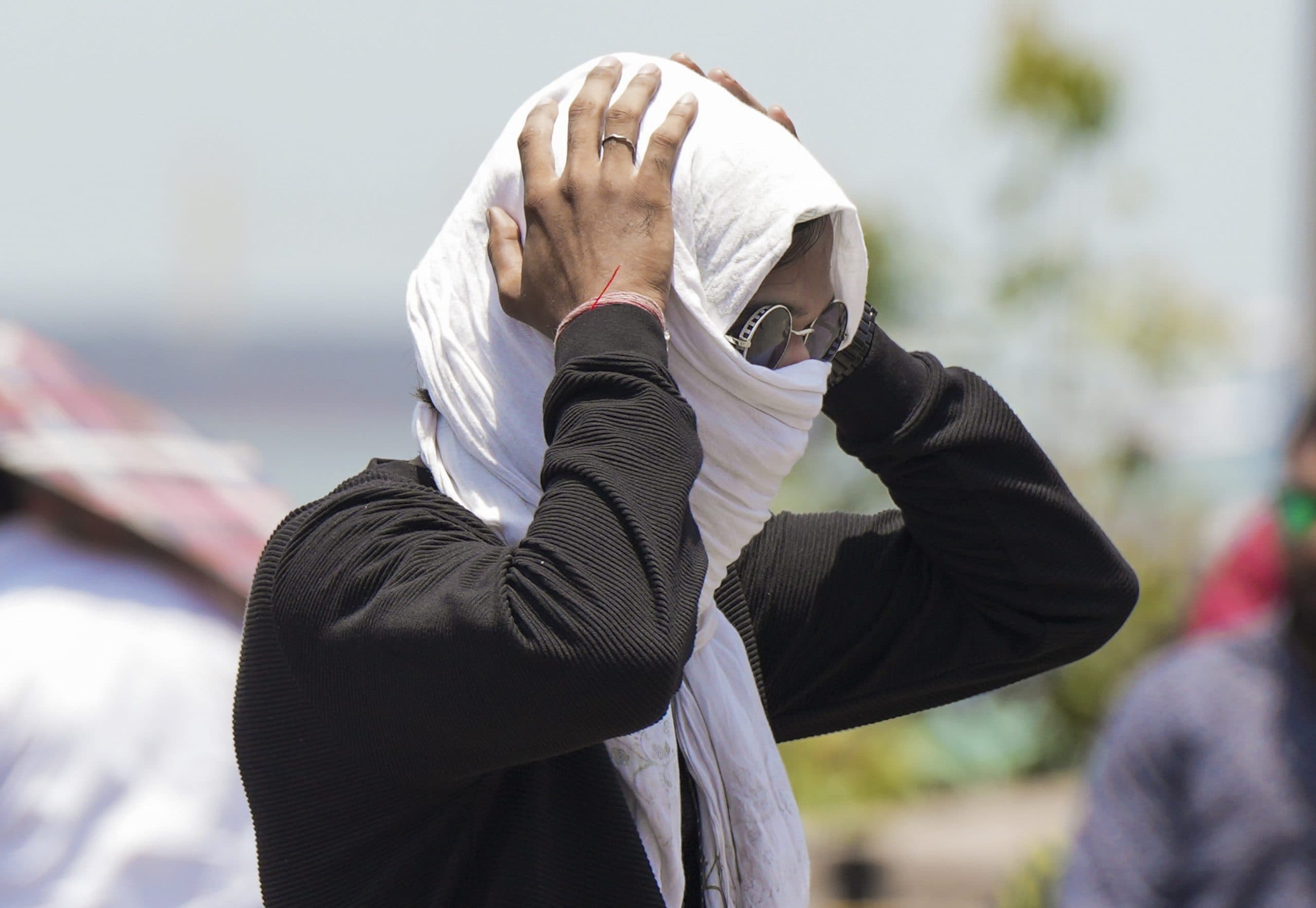 Weather Forecast: गर्मी से तप रहा उत्तर भारत, दिल्ली-यूपी में गर्मी से हाल बेहाल, जानिए कब होगी बारिश