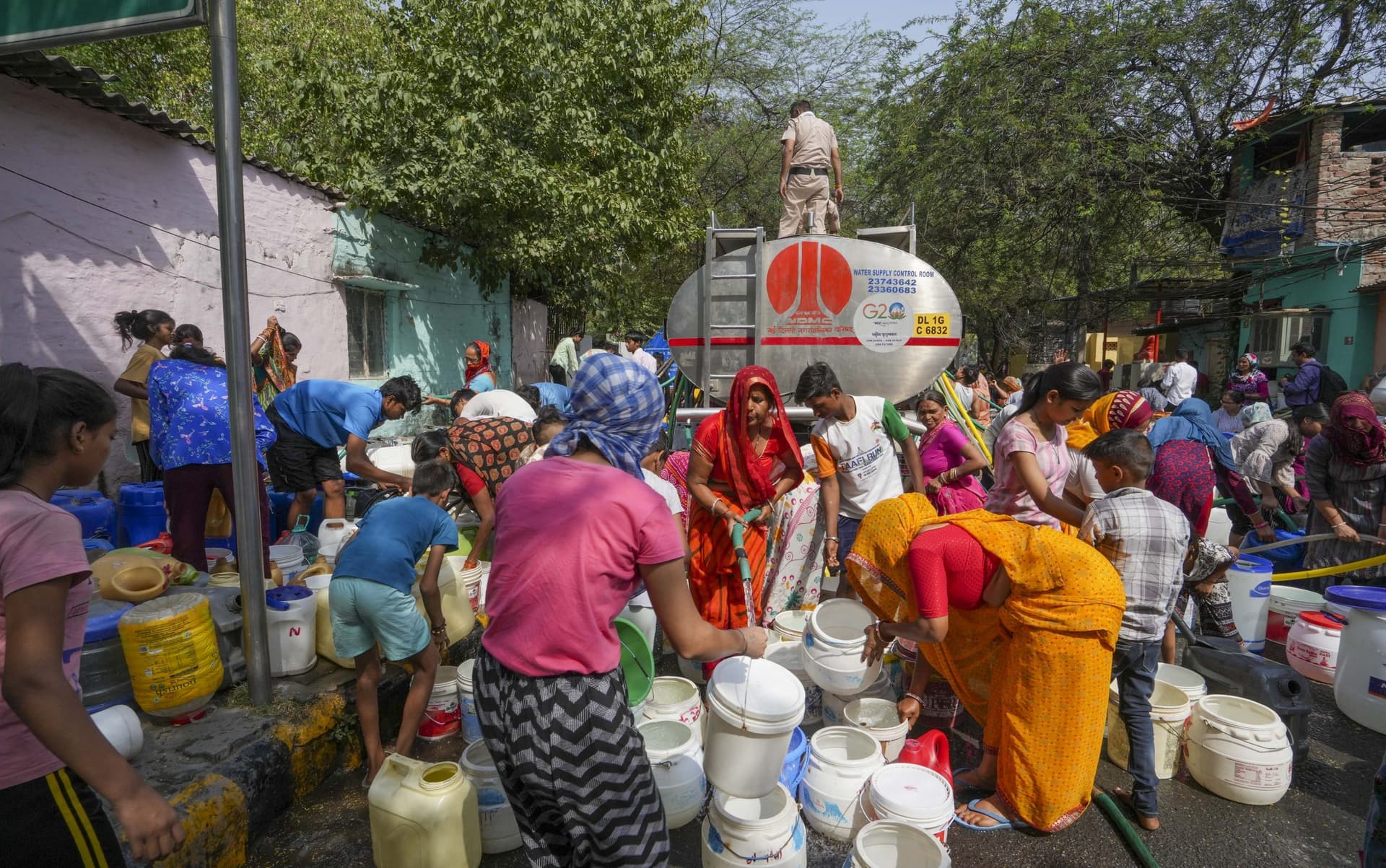 Delhi Water Crisis पर सुप्रीम कोर्ट सख्त, इमरजेंसी मीटिंग बुलाने का आदेश