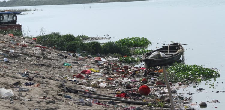 Ganga In Bhagalpur: मां को अंतिम विदाई देने का गम लेकर चले थे, पुल घाट ने कष्ट दोगुना कर दिया