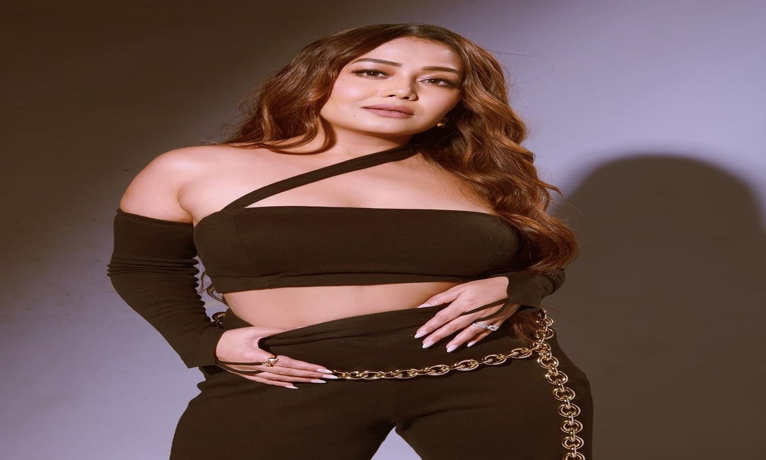 Neha Kakkar Birthday: शाहरुख खान के इस एल्बम से बनी रातों रात स्टार, आज हैं करोड़ों की मालकिन