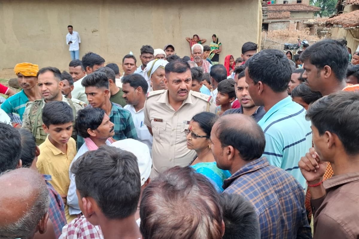 गिरिडीह : दुष्कर्म के आरोपी शिक्षक का शव पहुंचा घर, गांव में तनाव , पुलिस ने डाला डेरा