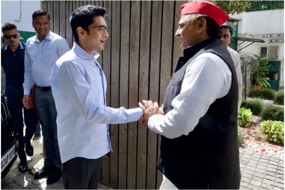 Abhishek Banerjee : I.N.D.I.A गठबंधन की बैठक के बाद अखिलेश यादव के घर पहुंचे अभिषेक बनर्जी, 45 मिनट तक हुई बात-चीत