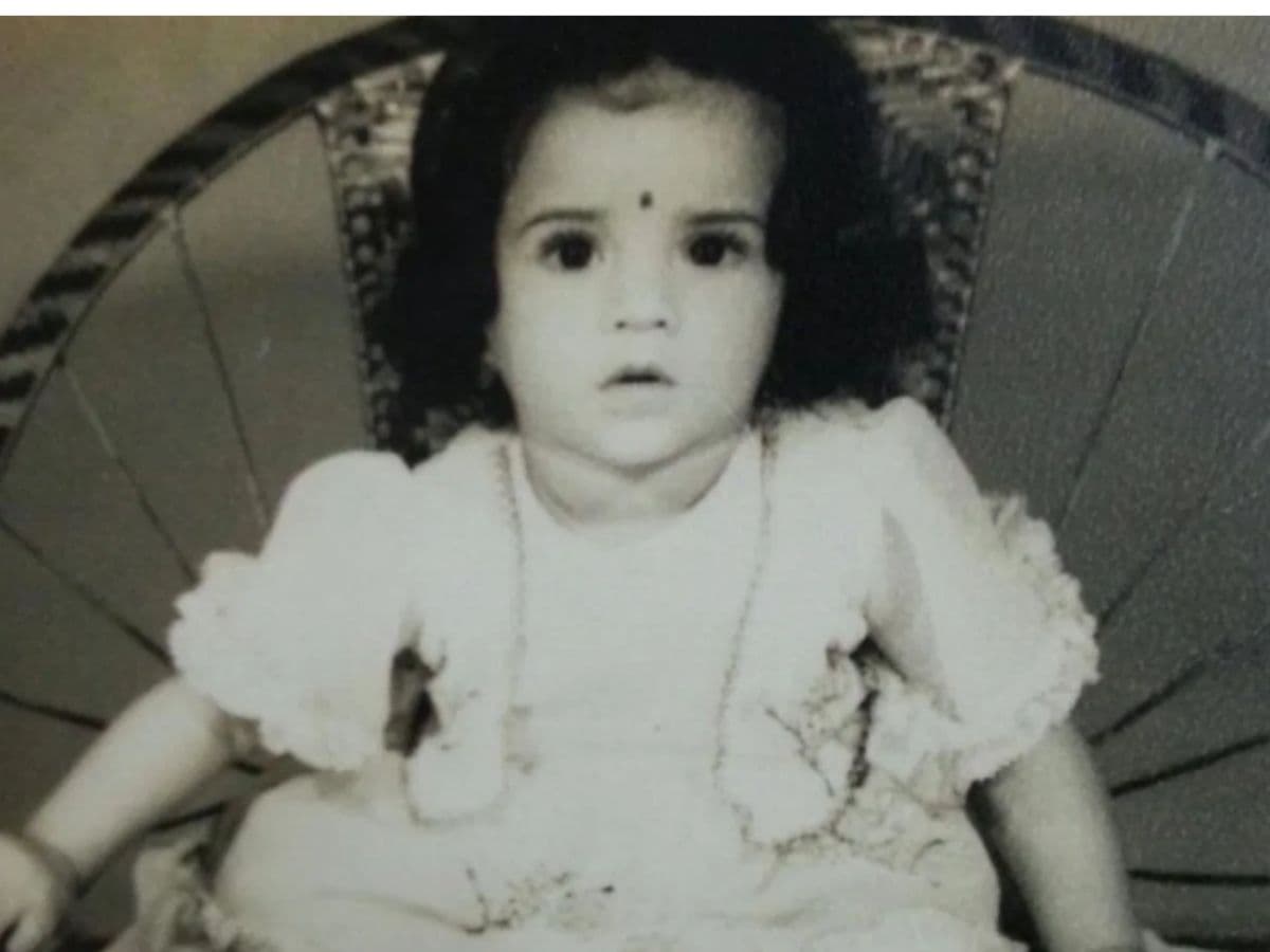 आखिर कौन है ये छोटी बच्ची, आज करती है Bhojpuri इंडस्ट्री में राज