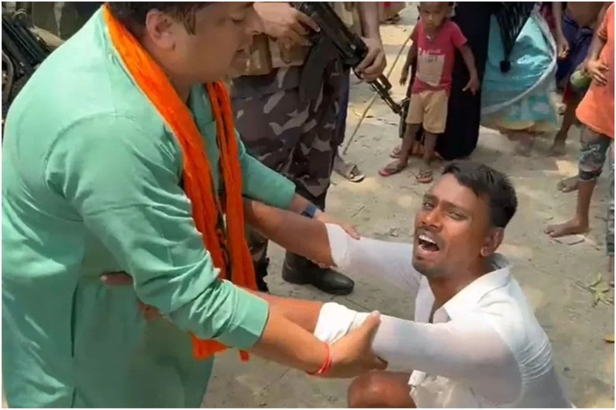 Lok Sabha Election 2024 : बशीरहाट में भाजपा नेता को पकड़कर रो पड़ा मतदाता, कहा : मुझे बचाइये, वे मार डालेंग मुझे