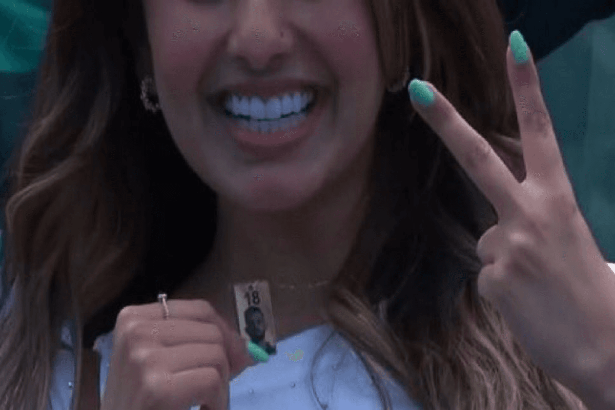 T20 World Cup 2024: Pak Woman Wearing Virat Kohli Pendant