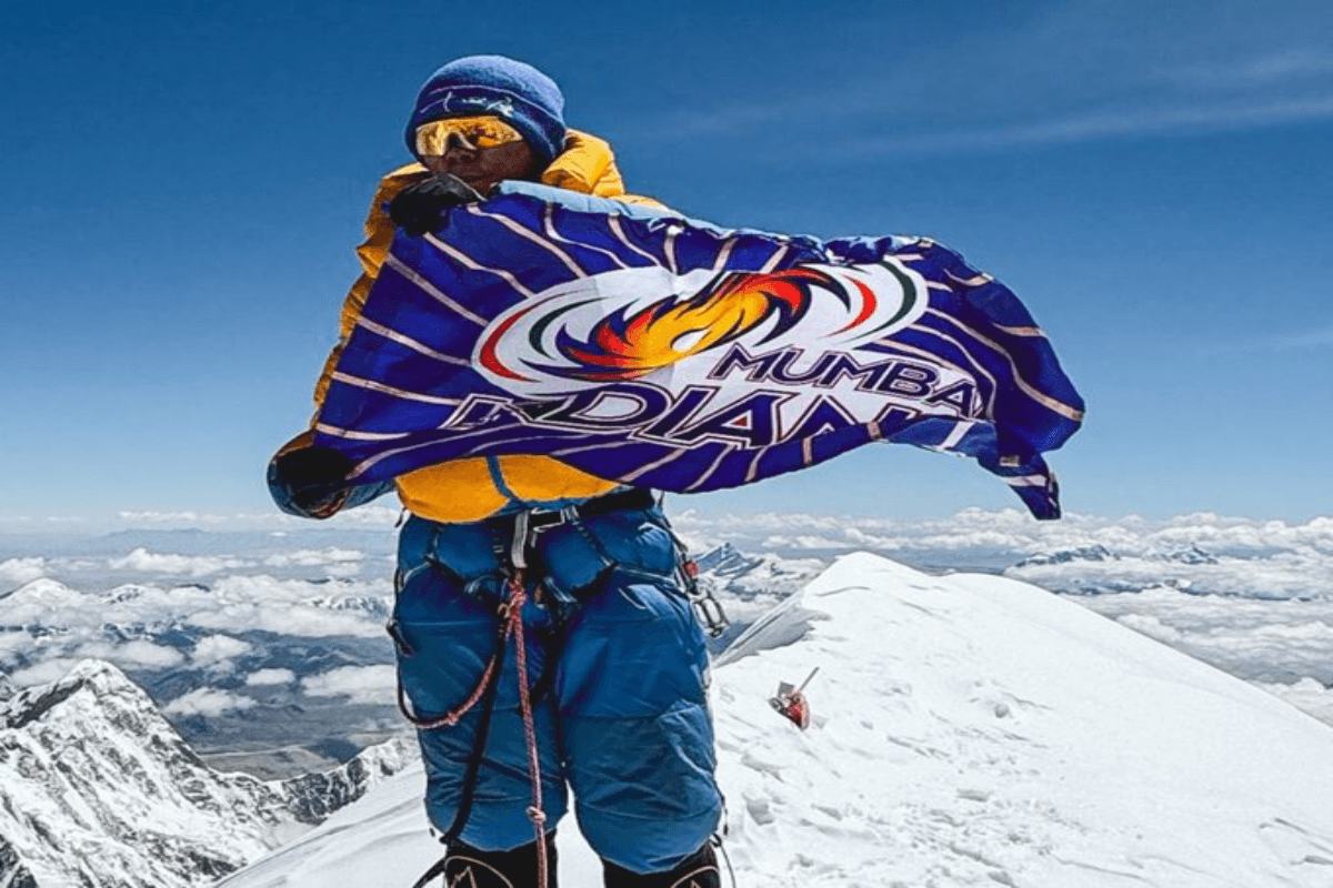 पर्वतारोही Nima ने विश्व की तीसरी सबसे ऊंची चोटी पर लहराया इस IPL टीम का झंडा