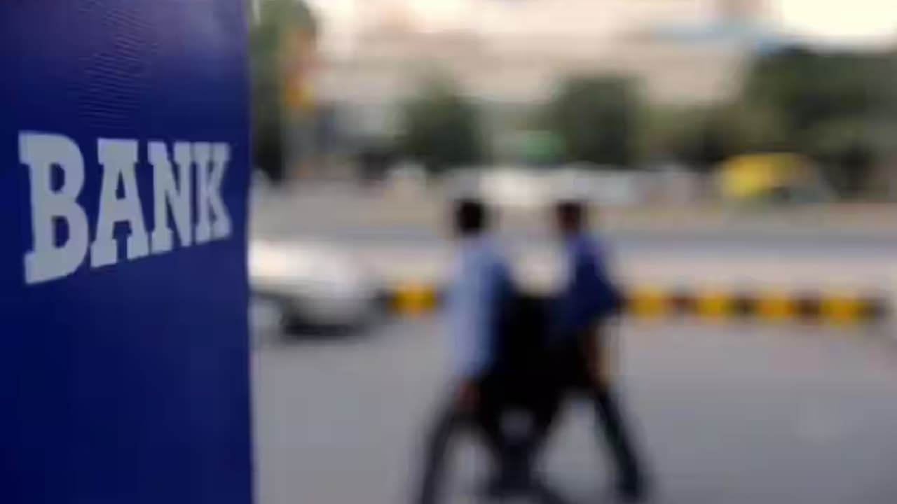 Bank जाने से पहले पढ़ लें यह खबर, आज सरकारी-प्राइवेट बैंक रहेंगे बंद! जानें क्यों?