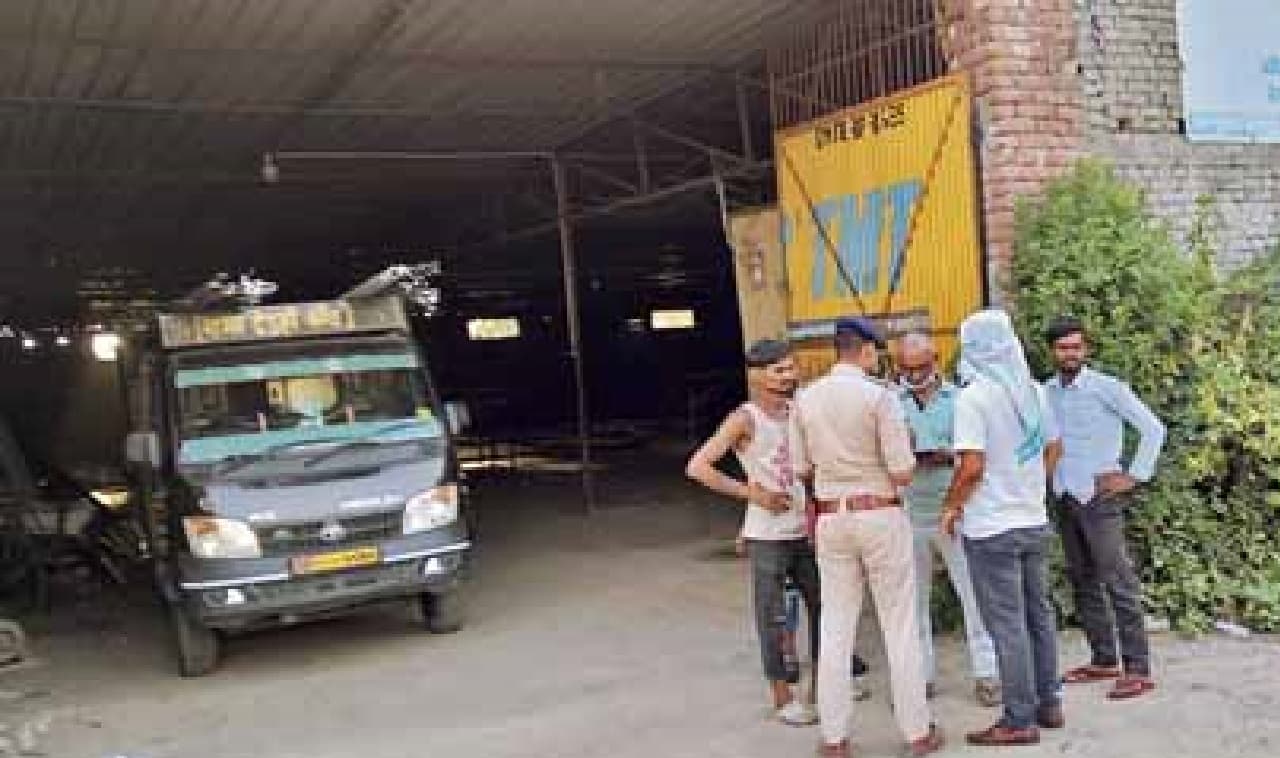 गया में दिनदहाड़े हथियारबंद बदमाशों ने दुकान पर बोला धावा, मालिक और कर्मचारी को बंधक बनाकर लूटे 42 हजार