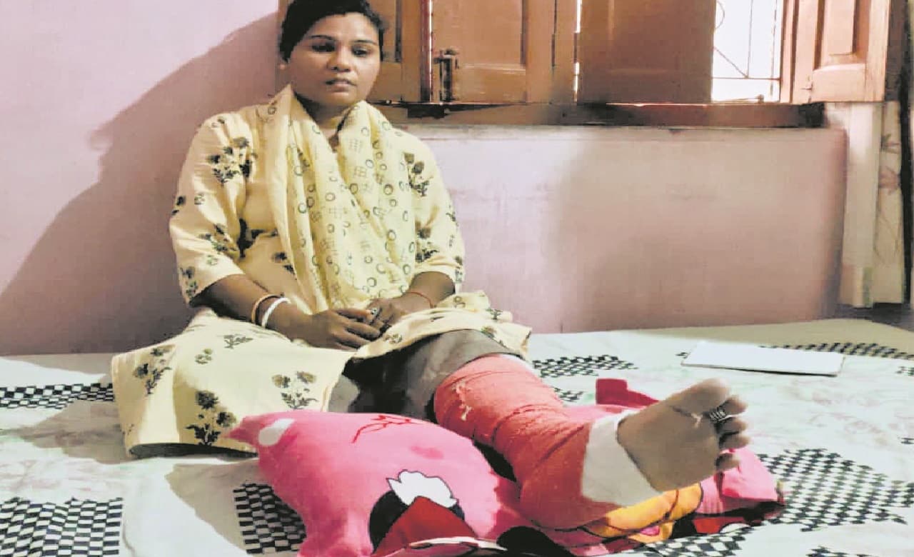 Bihar News : छात्रों का नाम काटना प्रिंसिपल को पड़ा भारी, लोगों ने स्कूल में घुसकर कर दी पिटाई