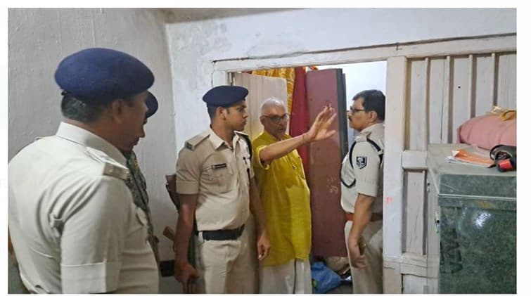Bihar : मधुबनी में कपड़ा व्यवसाई के घर भीषण डकैती, लाखों की संपत्ति पर किया हाथ साफ