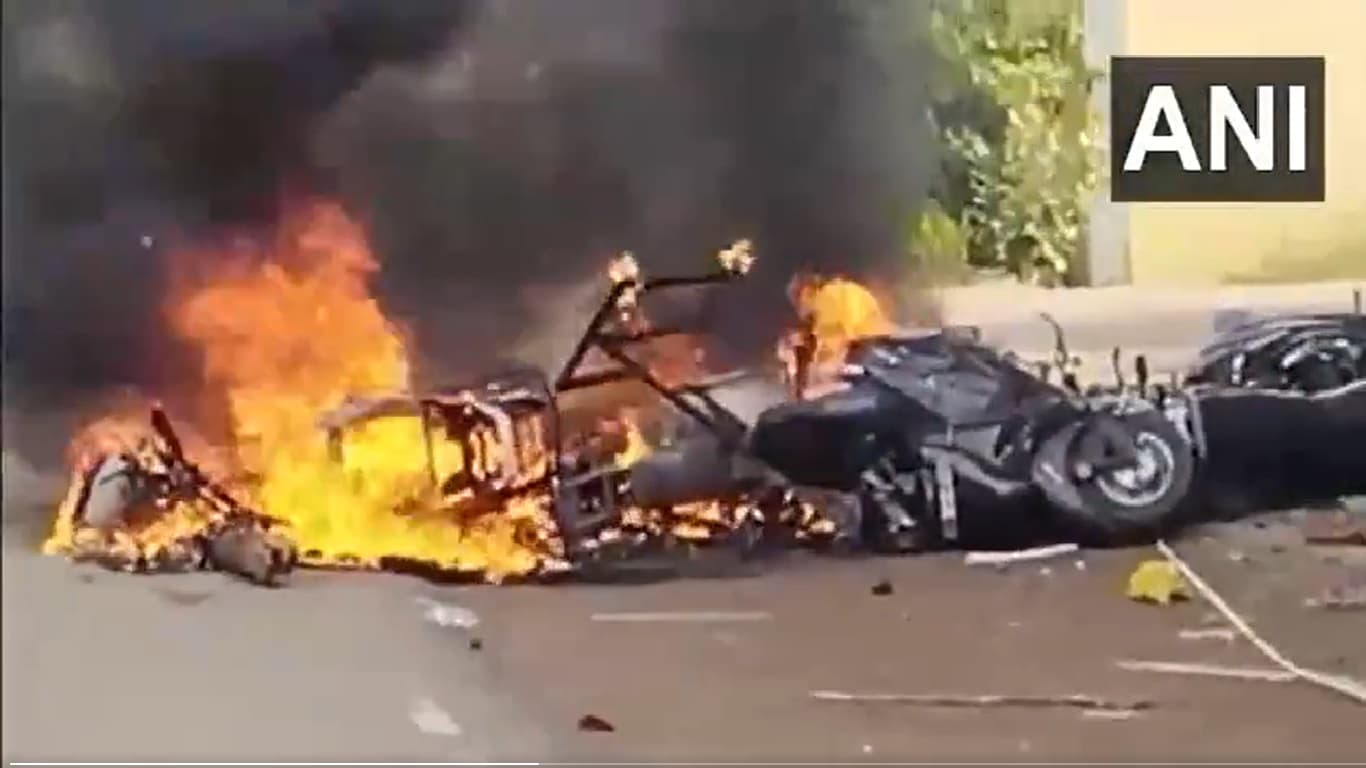 Chhattisgarh: बलौदा बाजार में सतनामी समुदाय का हिंसक प्रदर्शन, सरकारी कार्यालयों में तोड़फोड़-आगजनी