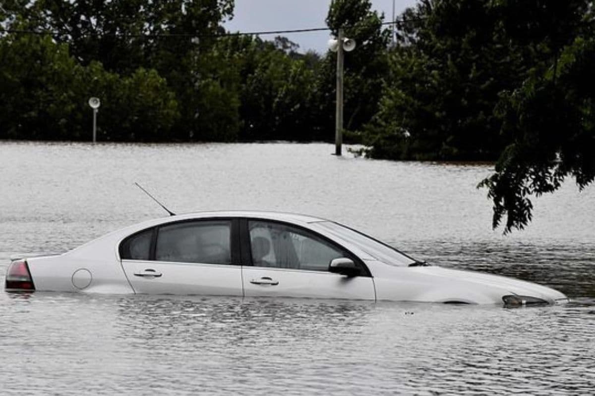 Car Tips: बारिश के पानी में अगर डूब जाए आपकी कार तो ना हों परेशान, ये हैं बचाव के उपाय