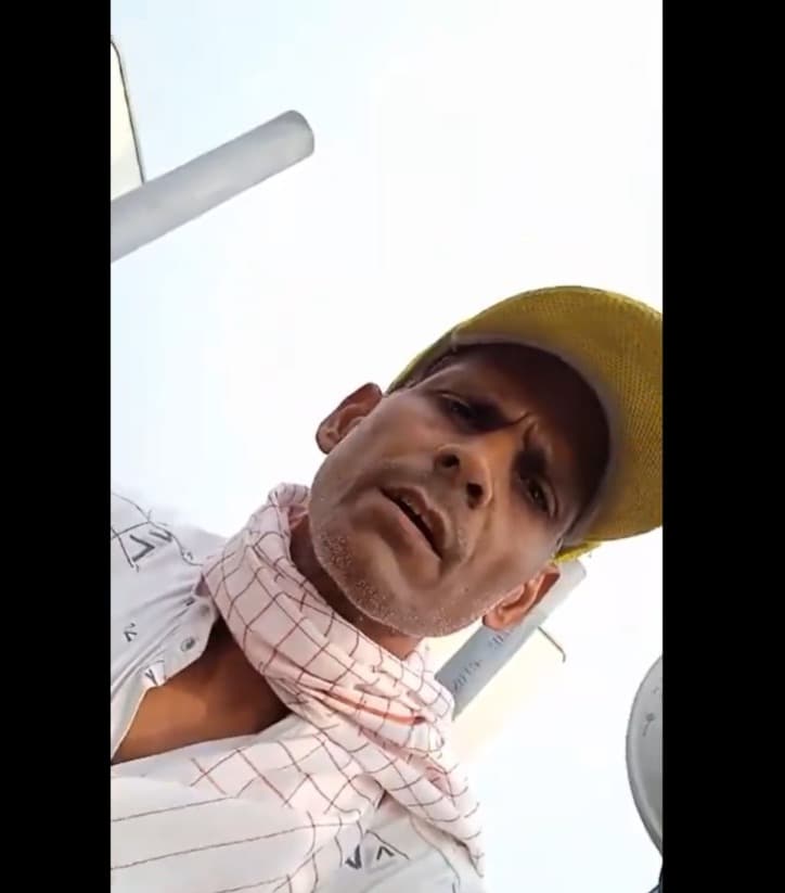 UP News: परिवहन विभाग का संविदा बस ड्राइवर मोबाइल टॉवर पर चढ़ा, वेतन न मिलने से है नाराज