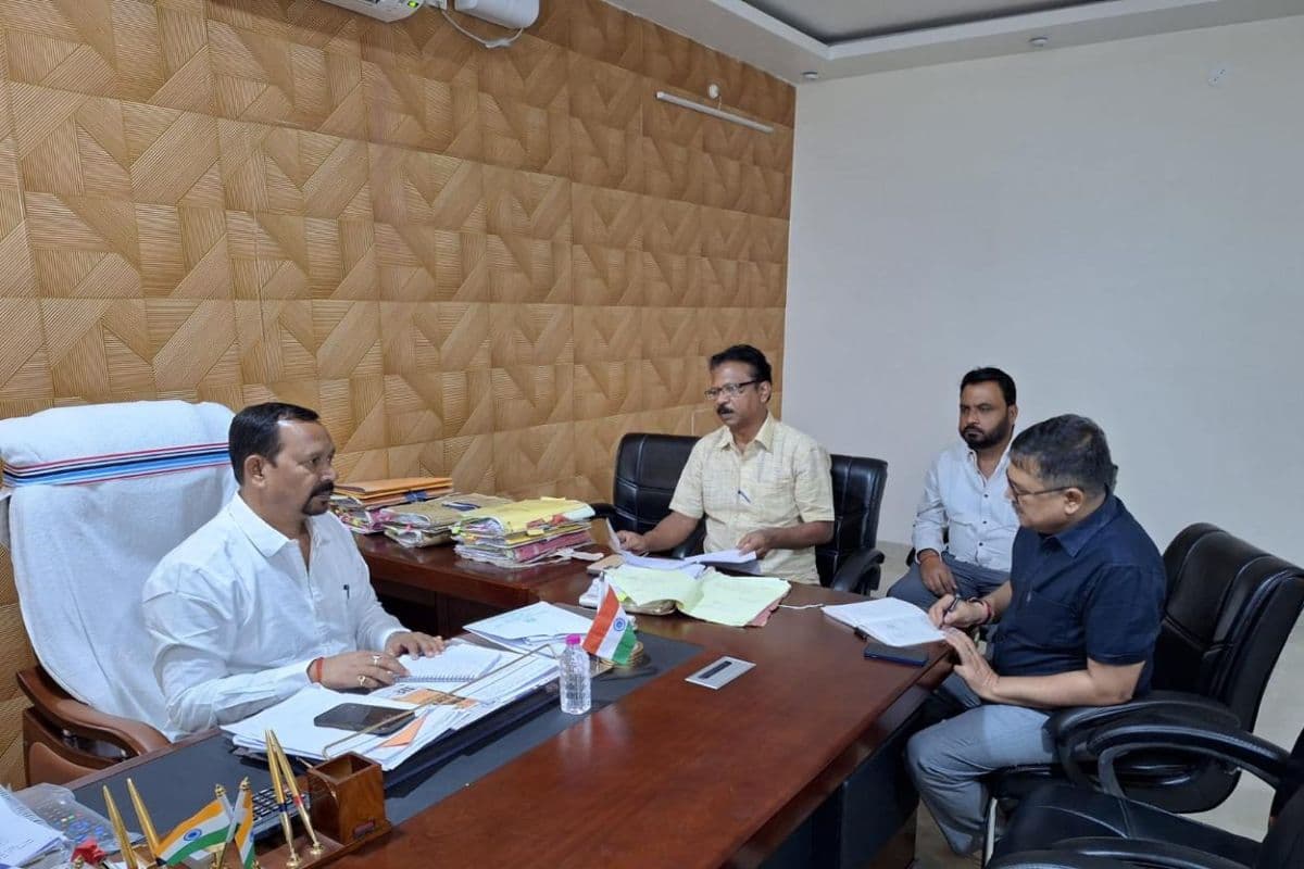 मुख्यमंत्री रोजगार सृजन योजना के लंबित आवेदनों का निर्धारित समय पर करें निबटारा, झारखंड के मंत्री दीपक बिरुआ ने दिया निर्देश