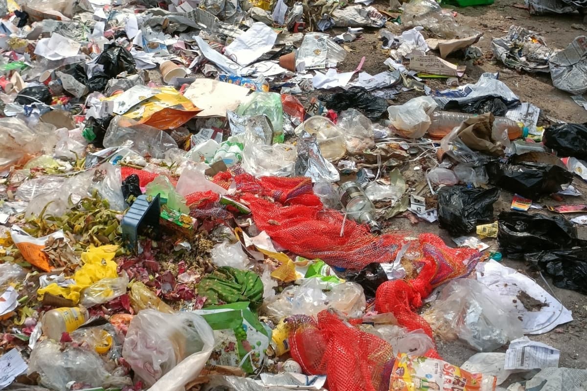 बोकारो में प्लास्टिक कचरे का लगा ढेर, बैन होने के बावजूद धड़ल्ले से हो रही बिक्री