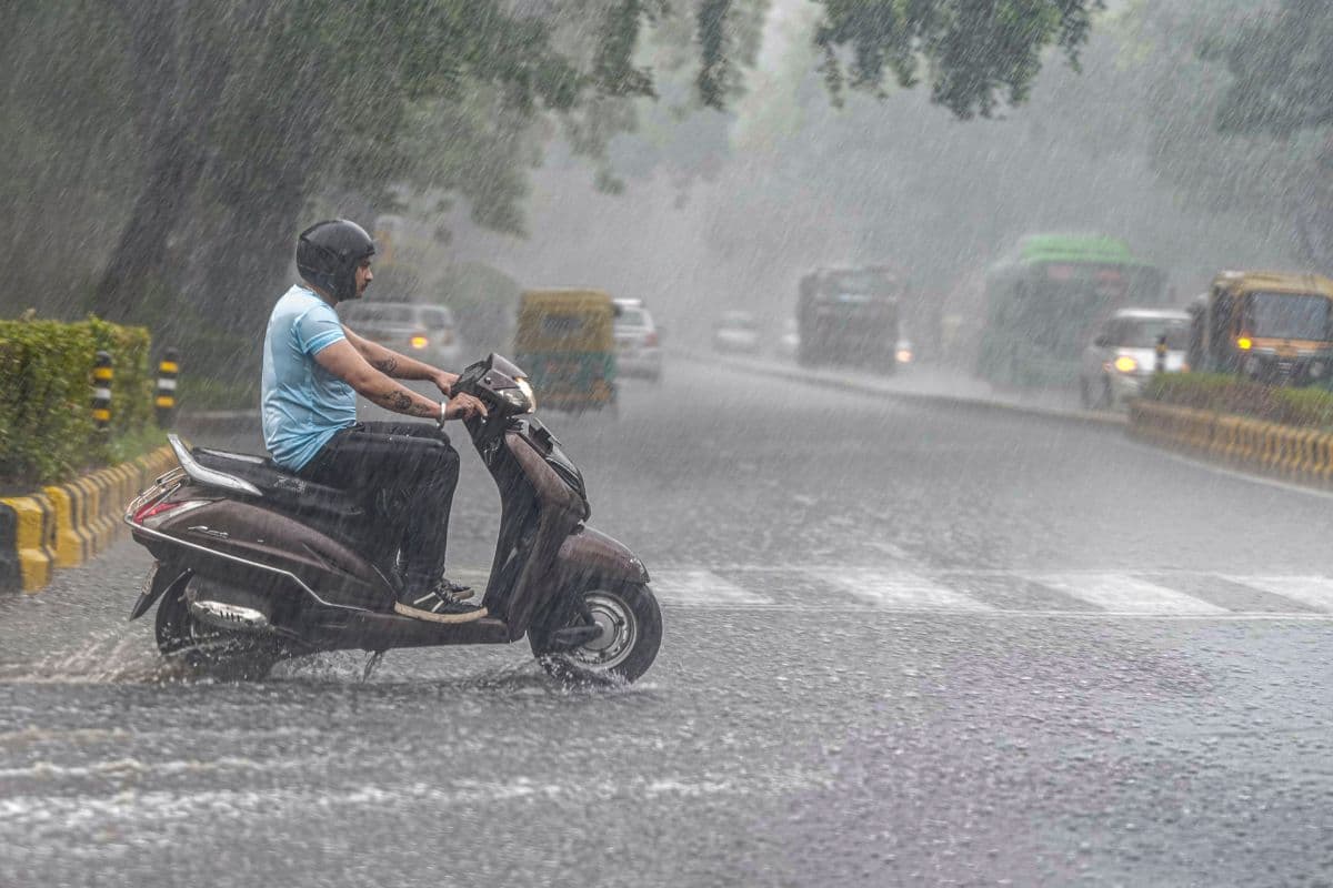 Bengal Weather Forecast : कोलकाता समेत जिलों में बारिश को लेकर येलो अलर्ट जारी, जानें क्या कहता है मौसम विभाग