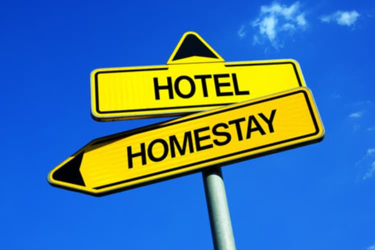 Hotel v/s Homestay: जानें क्या है आज के समय में लोगों की पहली पसंद ?