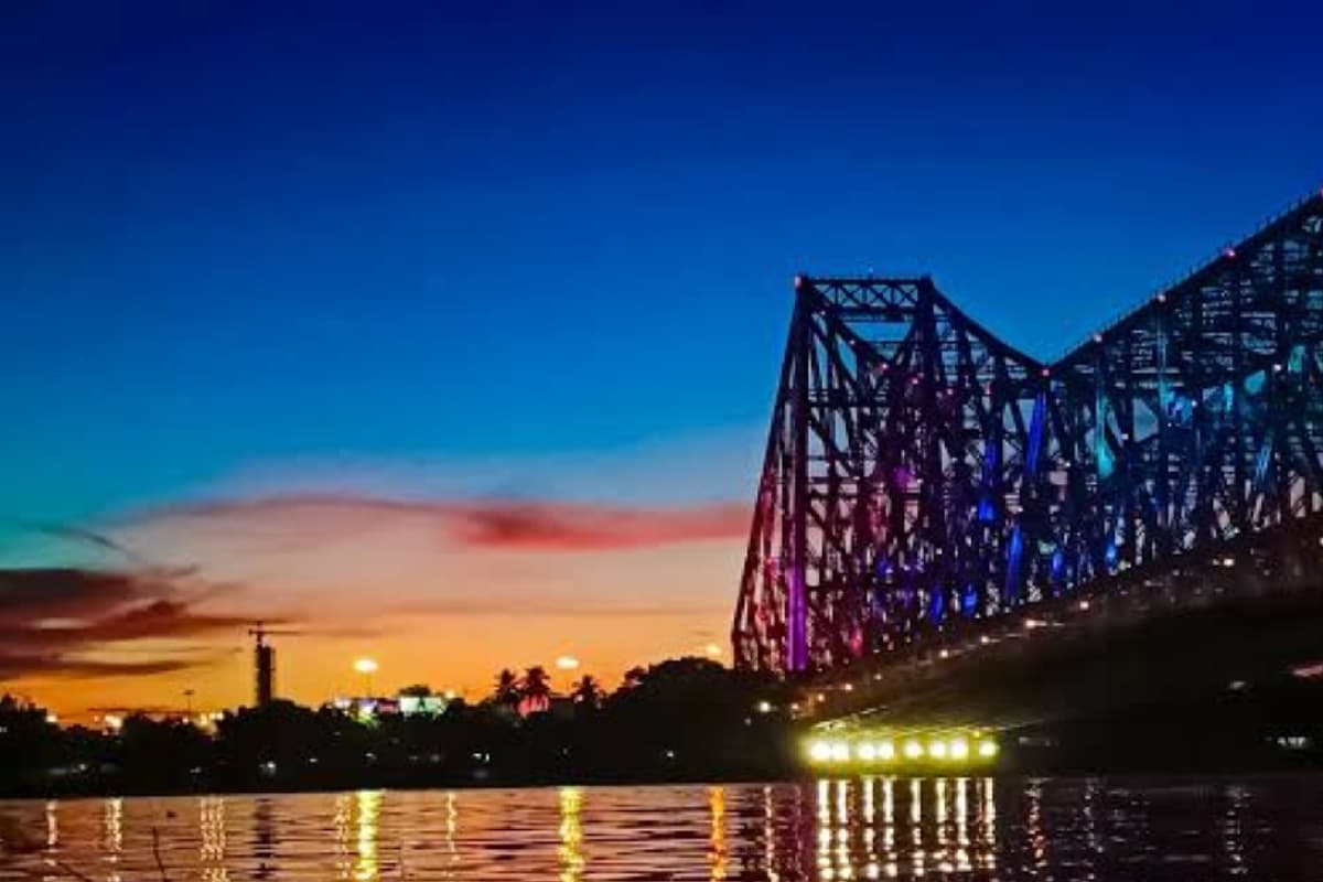 West Bengal Tourism : कोलकाता आने का है प्लान, तो दुनिया के सबसे लंबे कैंटिलीवर पुल पर जरूर आएं