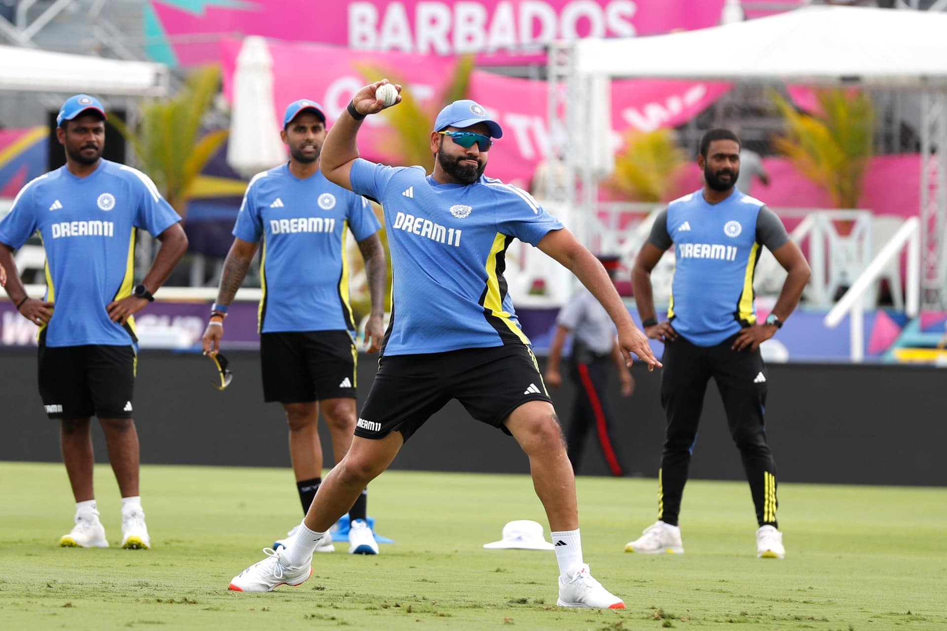 T20 World Cup 2024: रोहित शर्मा ने बुमराह से पूछा पिच का हाल, स्टार गेंदबाज ने दिया यह जवाब