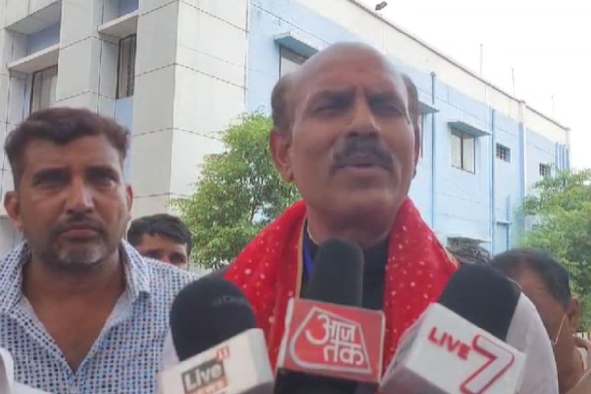 चतरा लोकसभा चुनाव रिजल्ट 2024: बैंड-बाजा व बम-पटाखे के साथ बीजेपी कार्यकर्ताओं ने मनाया जश्न, केएन त्रिपाठी ने लगाया ये आरोप