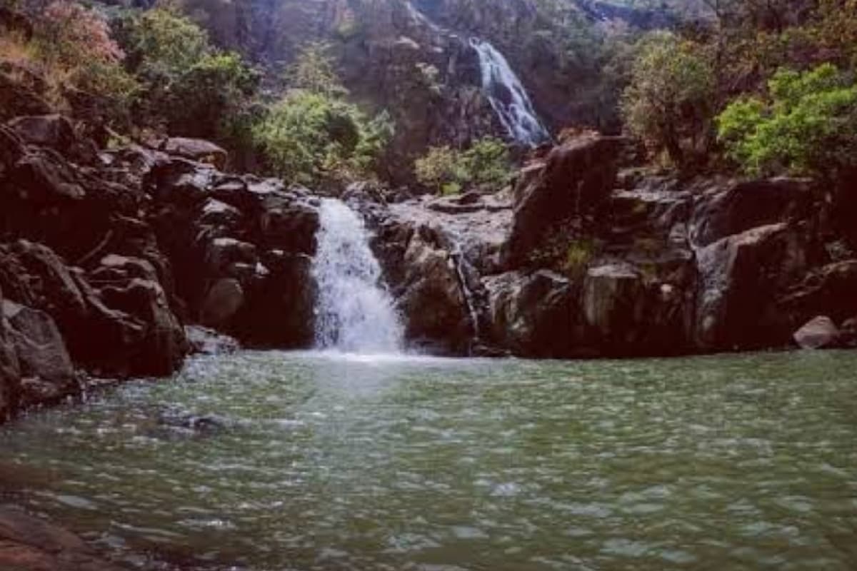 रांची से 125 किमी की दूरी पर है यह शानदार वाटर फॉल, हाईट देखकर फट जाएंगी आंखें