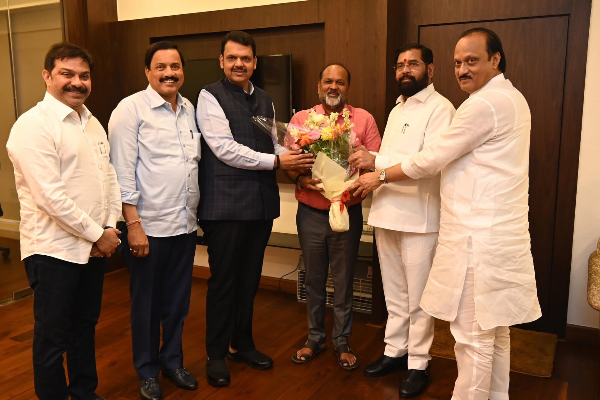 Maharashtra News: क्या महाराष्ट्र की सियासत में होने वाला है कोई नया खेल, पार्टियों में हो रही अनबन दे रही बड़ा संकेत!