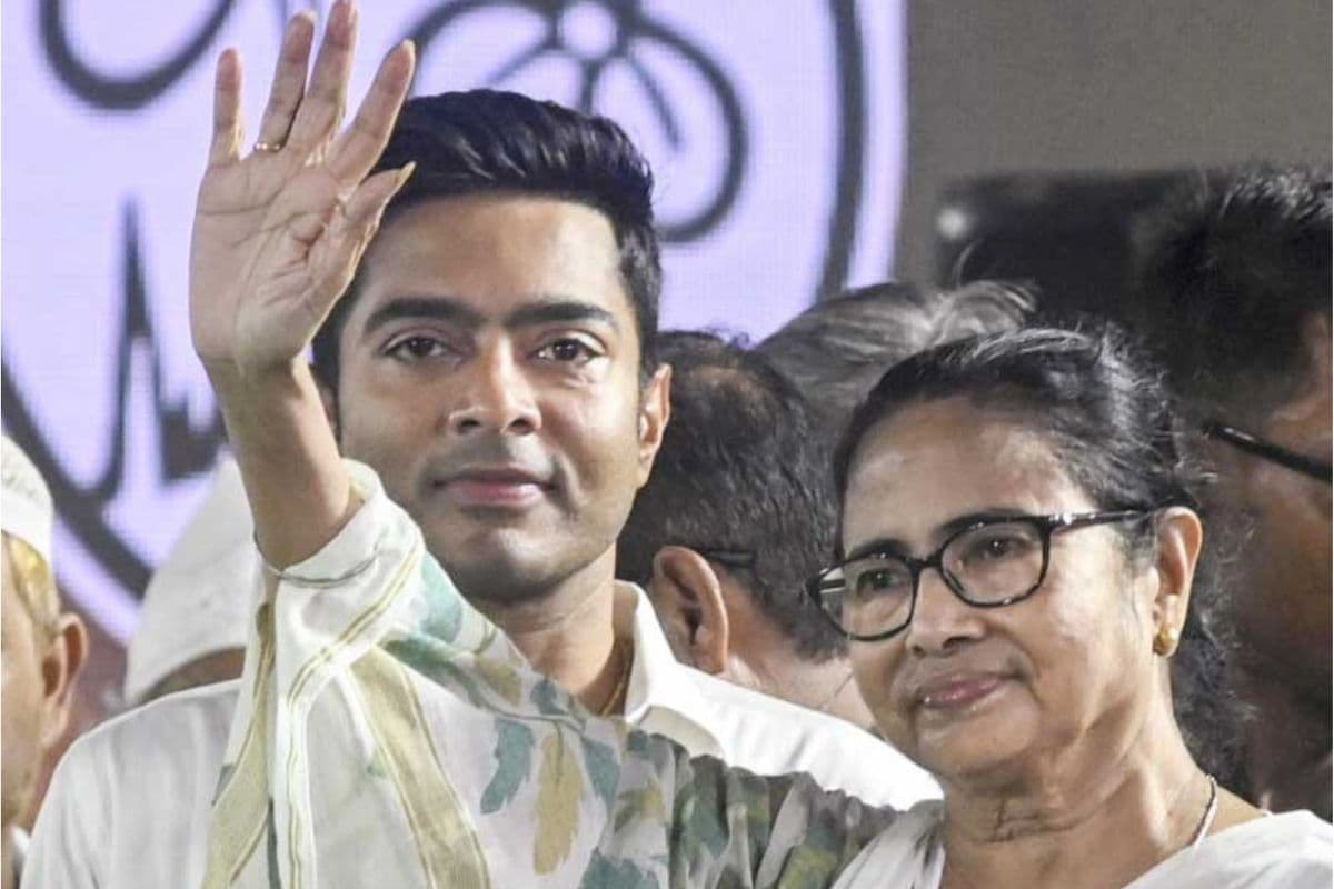 Mamata Banerjee : ममता बनर्जी के राजनीतिक जीवन को दर्शाने के लिए शहीद दिवस पर लगाये गये साइनेज