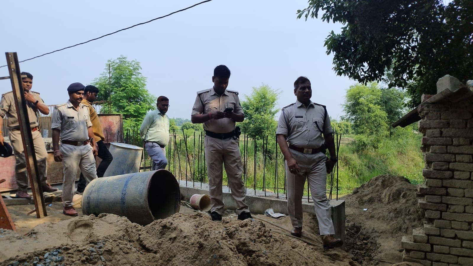 Motihari Bridge Collapse: पुल गिरने की जांच करने पहुंची एफएसएल की टीम, सबूत गायब
