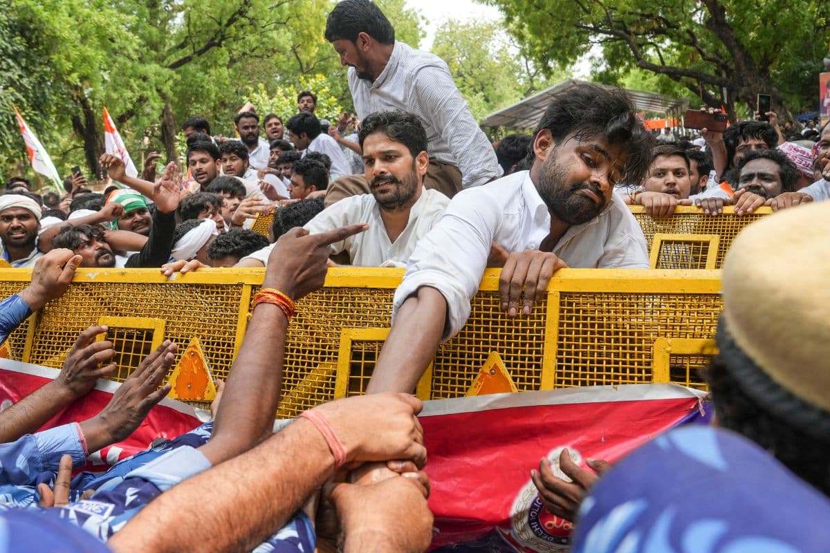 NEET-UG Paper Leak: सुप्रीम कोर्ट ने NTA को जारी किया नोटिस, NSUI का हंगामा, संसद में सरकार को घेरने की तैयारी