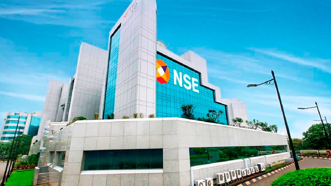 नए शिखर से फिसला निफ्टी, बढ़त के साथ सेंसेक्स 76,606.57 अंक बंद