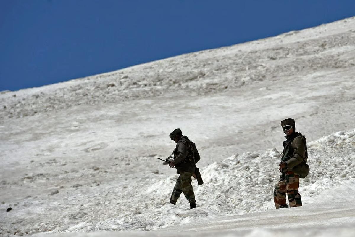 Ladakh : टैंक अभ्यास के दौरान बड़ा हादसा, नदी पार करते समय अचानक बढ़ा जलस्तर, पांच जवान शहीद