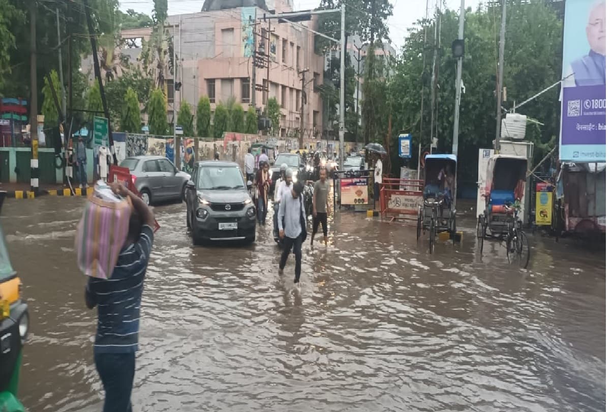 Motihari Weather: झमाझम बारिश से किसानों के खिले चेहरे, गर्मी से मिली राहत