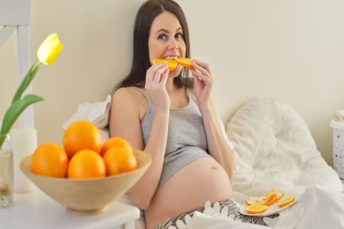Pregnancy: प्रेगनेंसी में संतरा खाने से क्या लाभ होता है? डायटीशिन से जानिए प्रेग्नेंट महिलाओं को एक दिन में कितना संतरा खाना चाहिए?