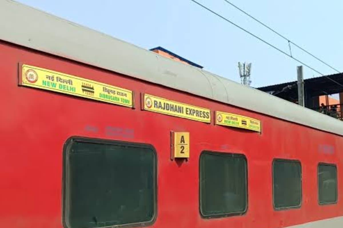 Indian Railways: राजधानी एक्सप्रेस से जुड़े रोचक तथ्य, जो बनाते हैं इसे खास