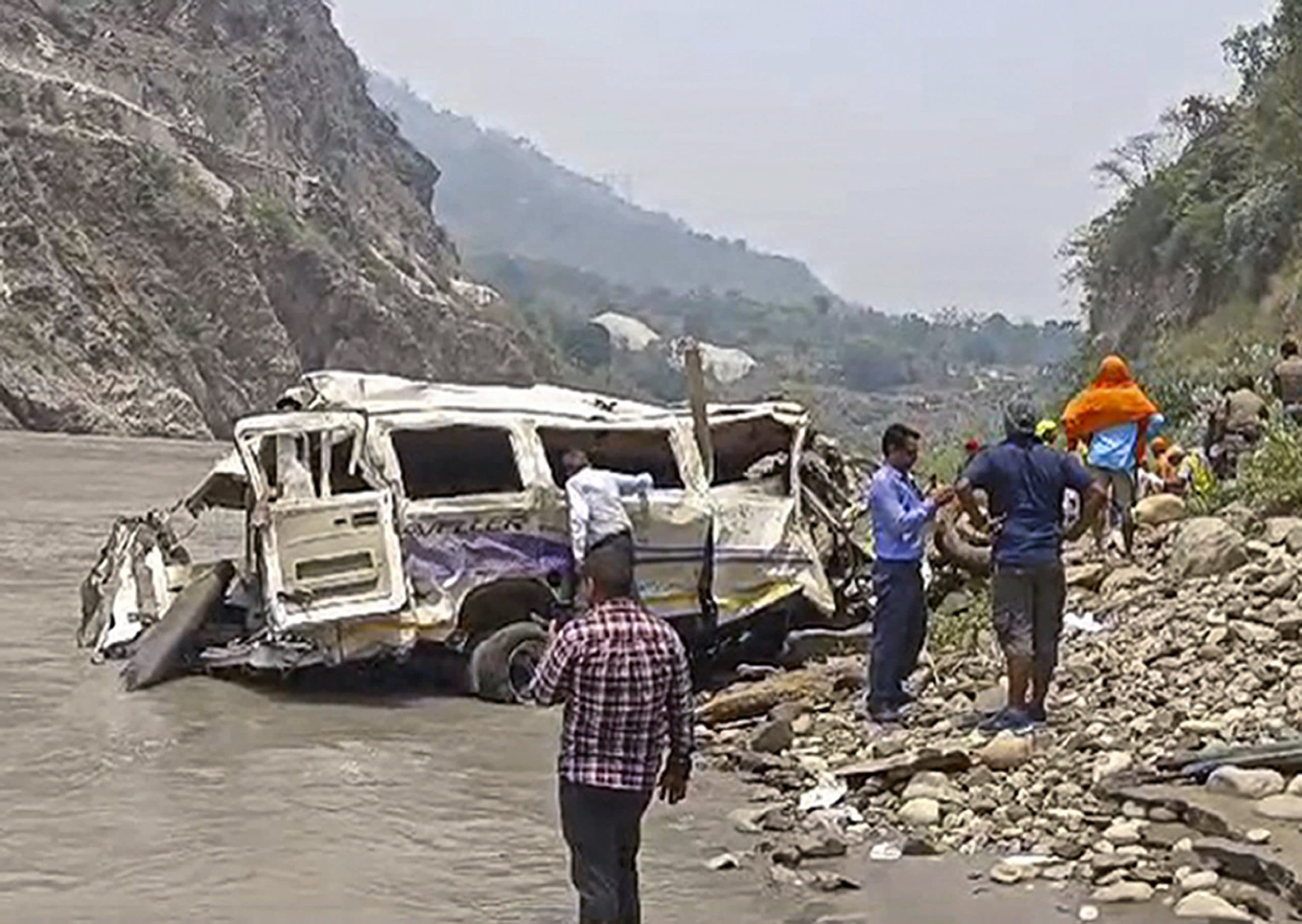 Uttarakhand Accident: अलकनंदा नदी में टैंपो ट्रैवलर गिरा, मृतकों की संख्या बढ़कर 14 हुई, PM मोदी ने की मुआवजे की घोषणा