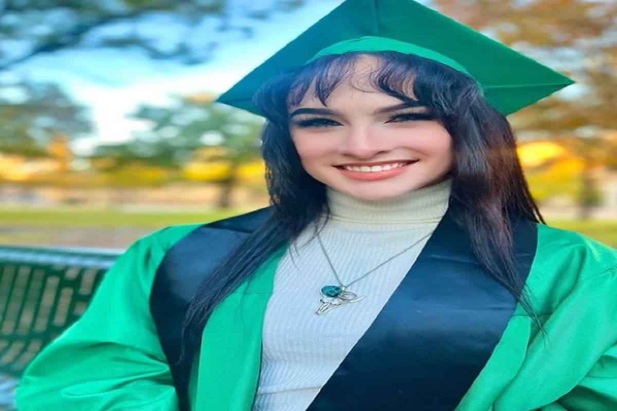 Bizarre News: महिला ने कहा-मैं सिंगल हूं क्योंकि पुरुष मेरी खूबसूरती और दिमाग से डरते हैं