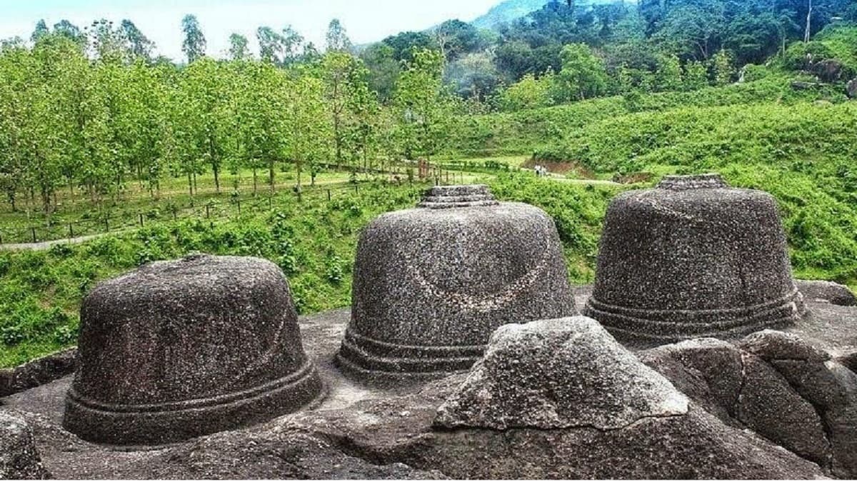 Asam Tourism : ब्रह्मपुत्र नदी के तट पर स्थित असम का Sri Surya Pahar: हिंदू-जैन-बौद्ध धर्म का संगम स्थल