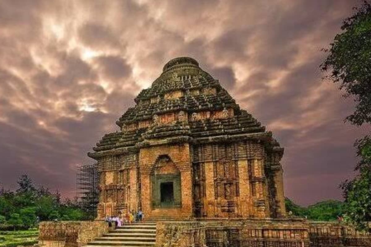Odisha Tourism: भगवान जगन्नाथ की नगरी से बस 36 किमी दूर है विश्व प्रसिद्ध कोणार्क मंदिर, अनूठी वास्तुकला का है प्रतीक