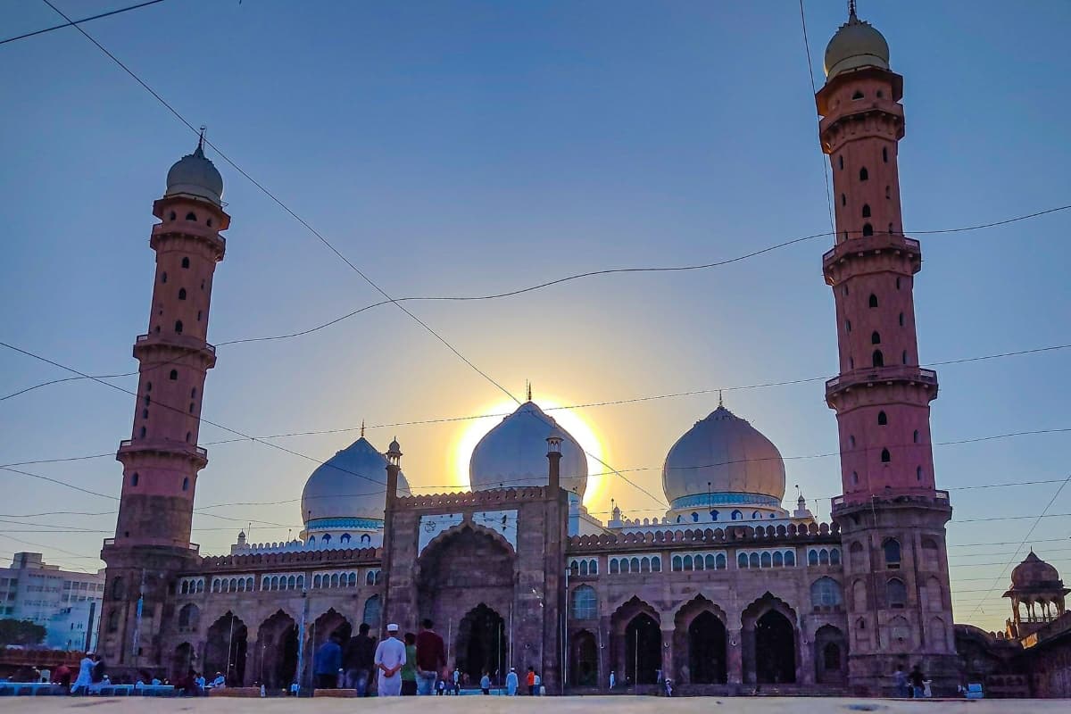 भोपाल की Taaj-ul-Masjid पर धूमधाम से मनती है ईद, 24 हजार फुट में है फैली