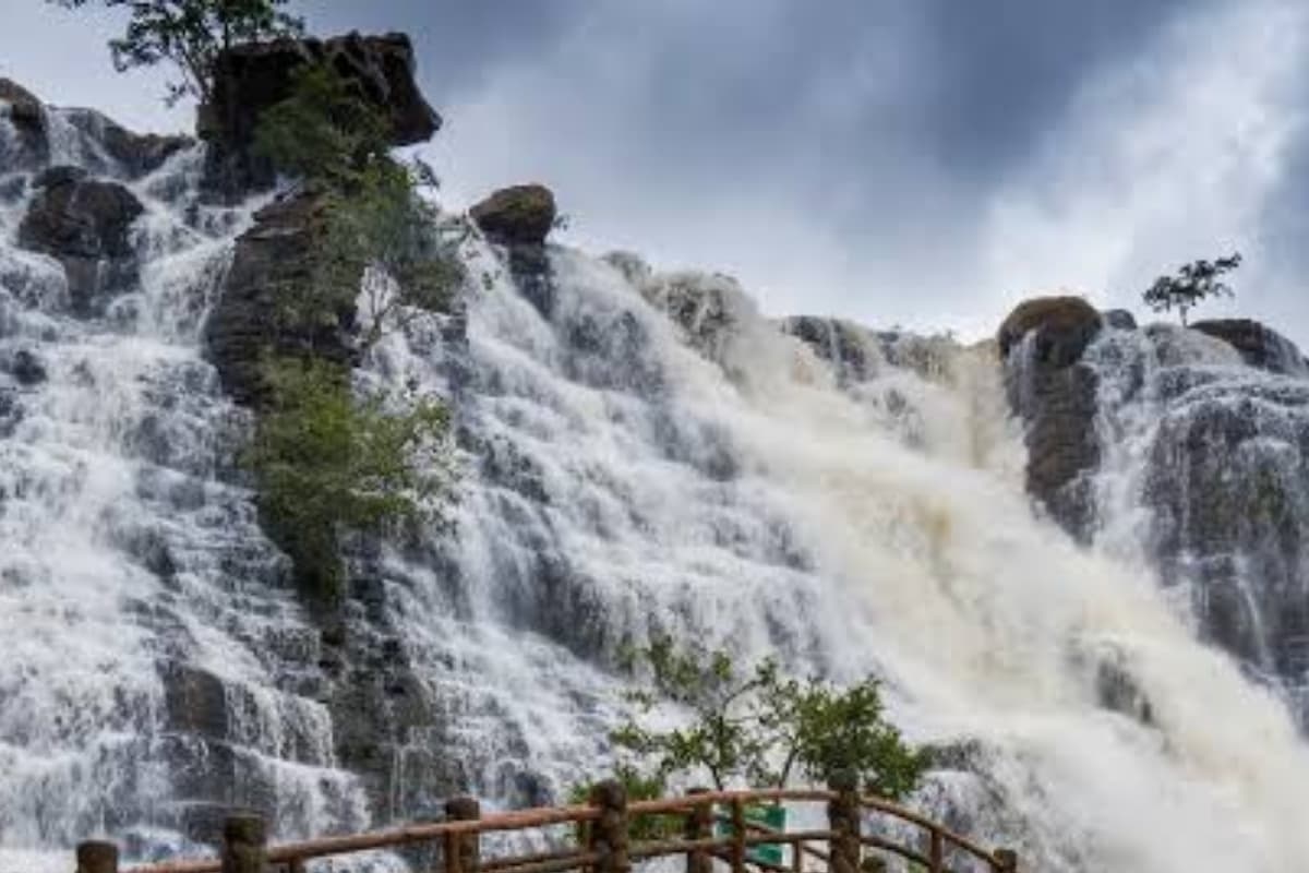 Chhattisgarh Tourism: फोटोग्राफी के हैं शौकीन, तो आपके लिए खास है तीरथगढ़ फॉल