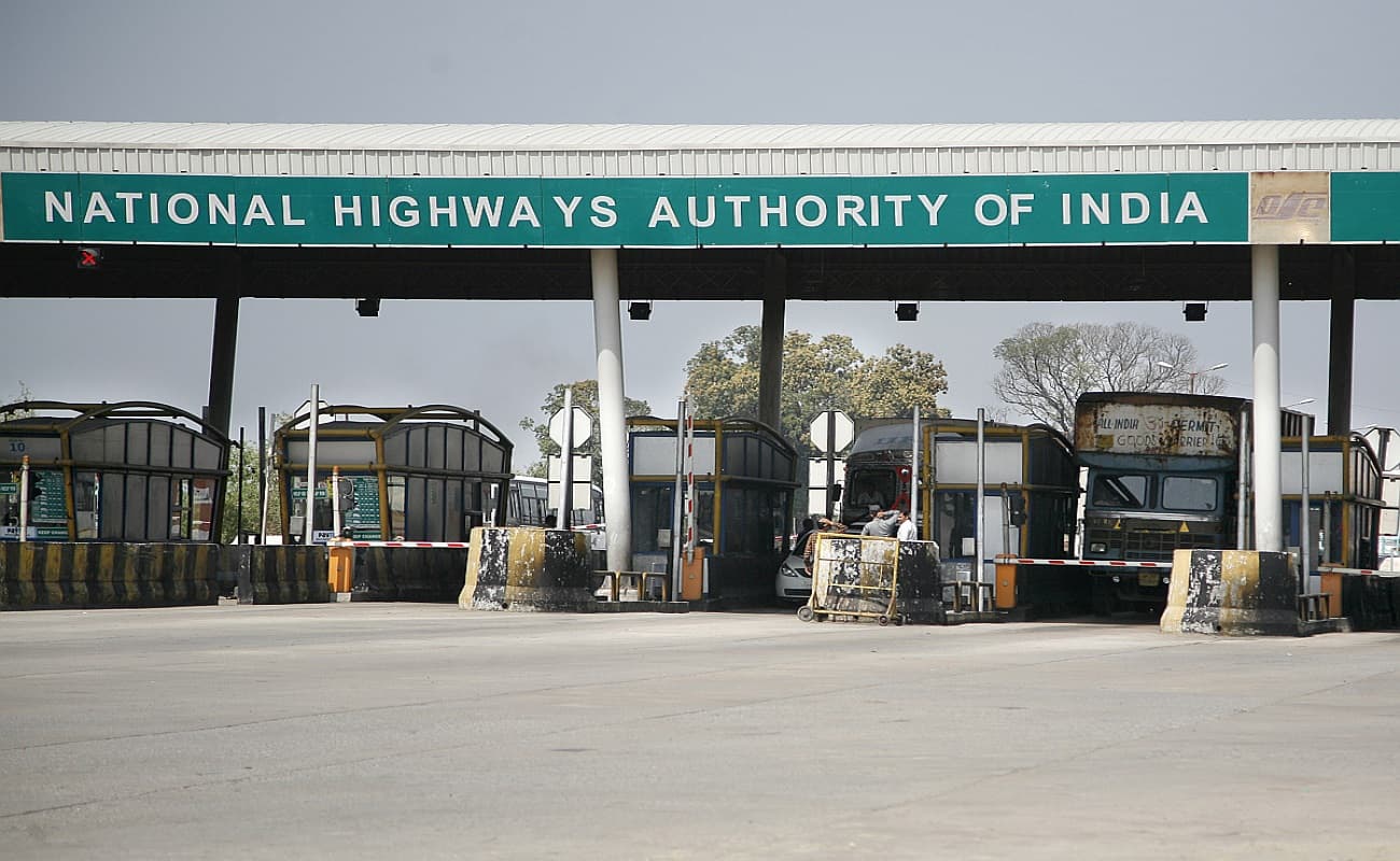 Toll Tax: एनएचएआई ने 5 फीसदी बढ़ाया टोल टैक्स, आज से लागू