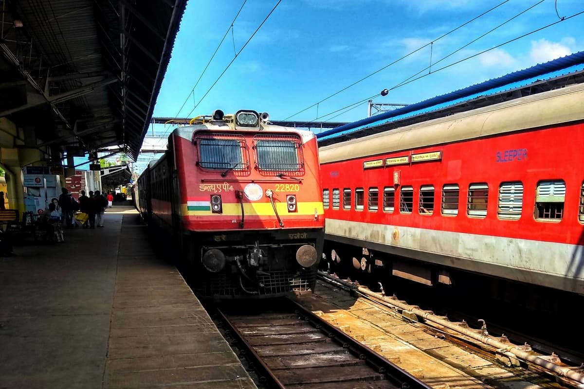 Train News : अब ट्रेनों की बढ़ेगी स्पीड और झटके भी कम लगेंगे, जानें रेलवे की खास तकनीक…