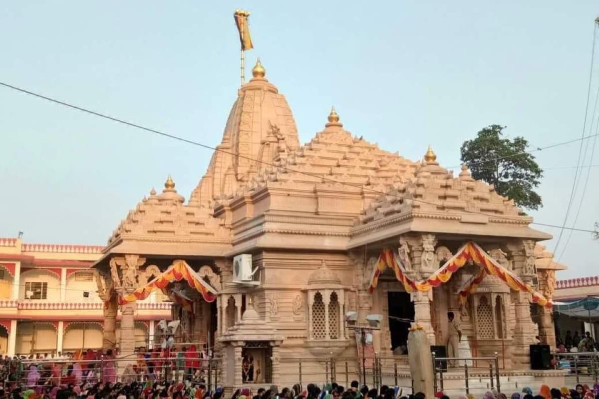 बांसवाड़ा में स्थित है मां त्रिपुरा सुंदरी का भव्य मंदिर, राजनेता स्वयं आते हैं अर्जी लगाने