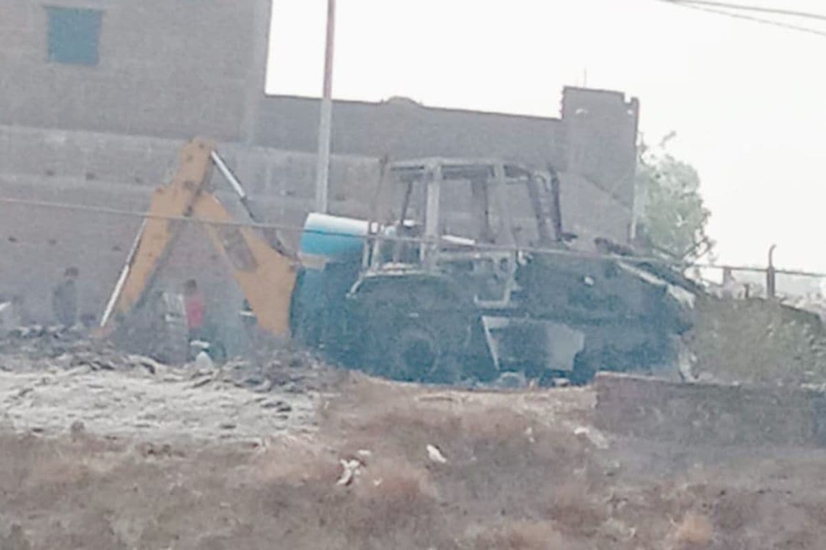 पलामू में उग्रवादियों ने किया हमला, सड़क निर्माण में लगे तीन वाहन फूंके